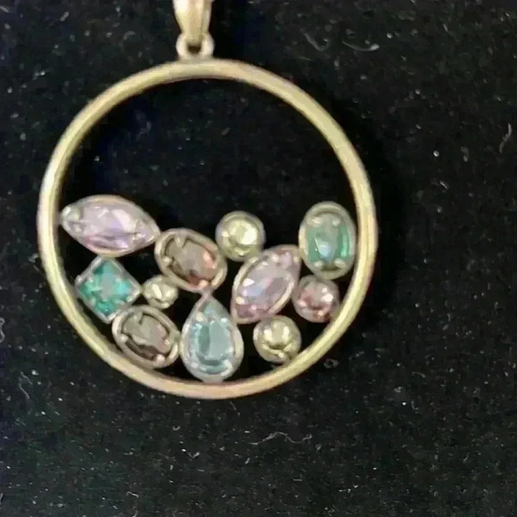 Aged gold tone necklace with crystals with matching earrings - Picture 3 of 4